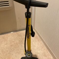 【ネット決済・配送可】高級感のある黄色い空気入れ 自転車、バイク...