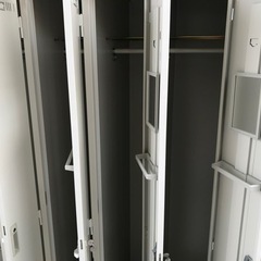 美品！４人用◇スチールロッカー◇鍵付き◇アイボリー◇事務用品◇K160
