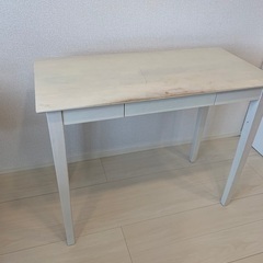 テーブル（白・木製）
