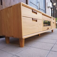 久和屋のオーク材にウォールナット材の取手を合わせたナチュラルの 
