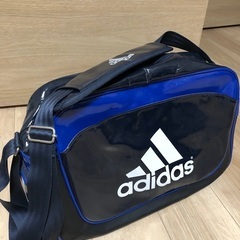 adidas エナメルバッグ