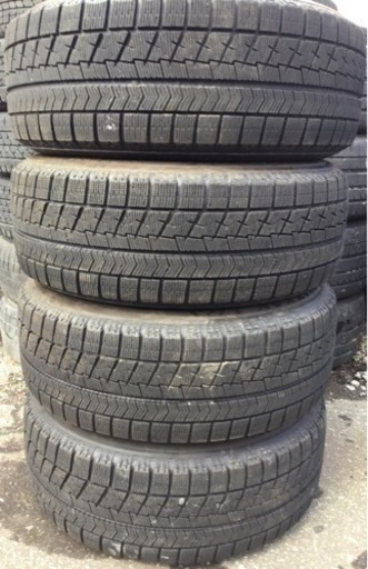 海外産　スタッドレスタイヤ　215/50r17 22年製　美品　バリ山 海外産 スタッドレスタイヤ 215/50r17 22年製 美品 バリ山 送料