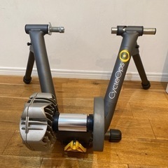 CycleOps Fluid 2 indoor trainerロ...