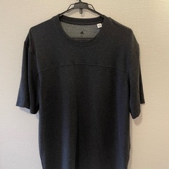 新品タグ付きAddidasメンズXL厚手Tシャツ