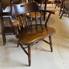 宇都宮でオシャレな家具を探すなら『オトワリバース！』キツツキ アームチェア 椅子 ブラウン キツツキマーク 中古品①