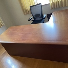 机、サイドテーブル、イスのセット