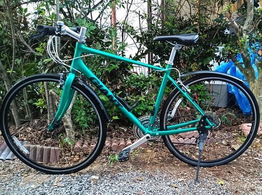 ★キレイなシャイニング エメラルド グリーン‼ お届け可！★ 700×30C 自転車 GIANT ESCAPE R3 3×8＝24段変速 ☆キレイなシャイニング エメラルド グリーン‼ お届け可！☆ 700×30C