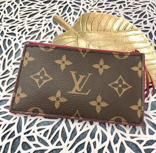 ルイヴィトン　LOUIS VUITTON　ポルト カルト ジップ フューシャ　財布　コインケース　小銭入れ