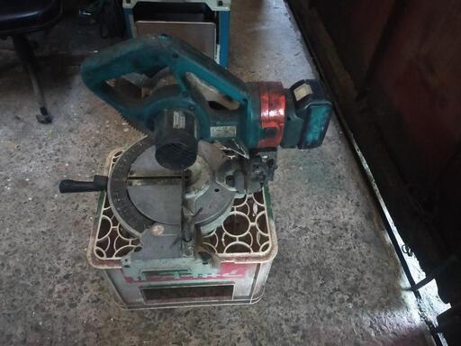 マキタ 充電式8型卓上マルノコ LS800D 18v