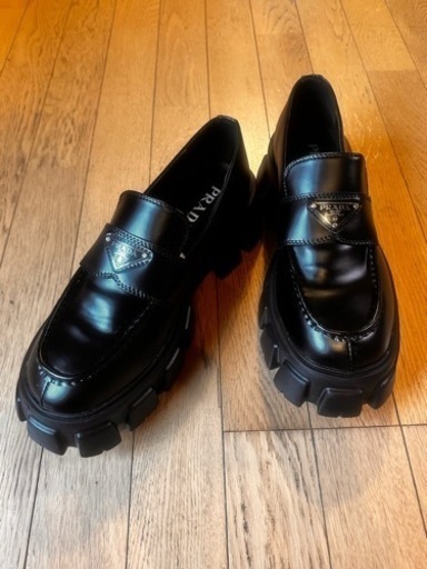 PRADA(プラダ)モノリス ブラッシュドレザー ローファー』