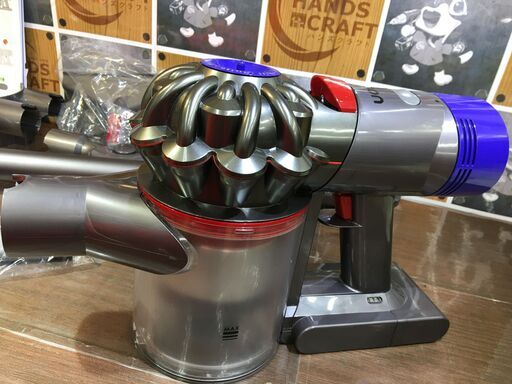 ダイソン V8fluffy＋ コードレスクリーナー 中古品 ※強モード使用 ...