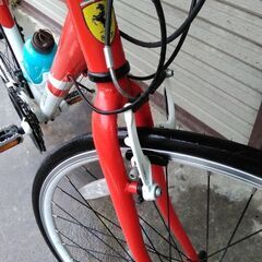 クロスバイク FERRARI 21段変速 700 アルミ レッド+ホワイト 配送無料