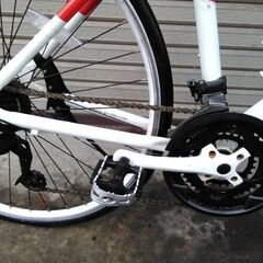 クロスバイク FERRARI 21段変速 700 アルミ レッド+ホワイト 配送無料