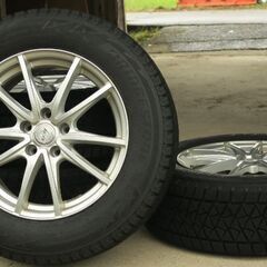 スタッドレスタイヤ　225/65R17 ハリアー