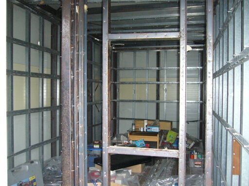 鉄骨系の物置（工夫次第でお好きな部屋・物置小屋等に早変わり）