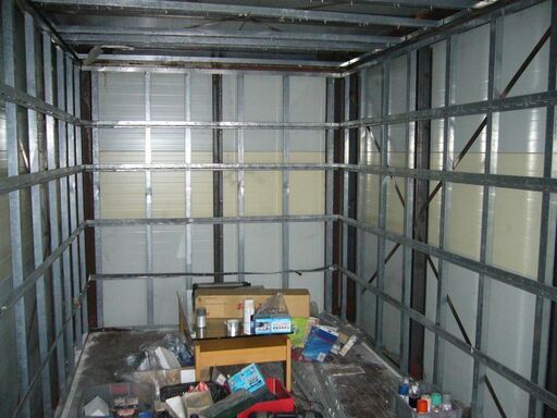 鉄骨系の物置（工夫次第でお好きな部屋・物置小屋等に早変わり）直接引き取りに来れる方に限定