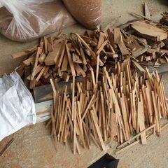引き渡し者決定済み　キャンプ　芋煮会用　薪　広葉樹（けやき）の端材