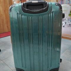 イタリア、フランスなど旅してきたスーツケースです。