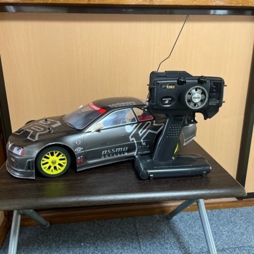 ラジコン　1/10ラジコン