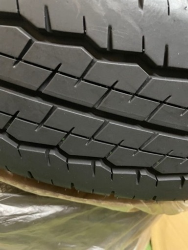 タイヤ、ホイール ハイエース新車外し 更に値下げします。純正タイヤ 
