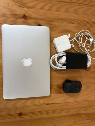 8日－10日限定値引き　MacBook Air (11-inch/Mid 2012/A1465/Core i5 3317U)