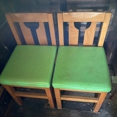【100円】椅子(緑)2脚セット①