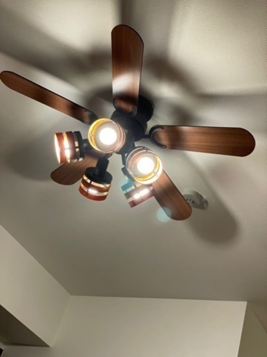 【処分価格❗️】元値の半値以下！✨美品✨[5灯] LOWYAシーリングファンライト LED電球対応 ACモーター 5枚羽 リバーシブル リモコン付き