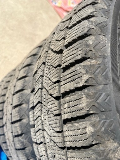 185/60r15 【スタッドレスタイヤ】1シーズン使用バリ山 185/60r15 【スタッドレスタイヤ】1シーズン使用バリ山