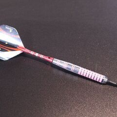 (Y)北大前! 札幌 引取 【セット売り!!】BLITZER/ダーツスタンド＆ダーツボード、CUESOUL/ダーツ×12本 トレーニング 練習用 収納棚付き 省スペース 付属品有 中古