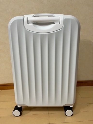スーツケース新品　3〜6泊用