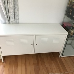 IKEAスチール製テレビ台