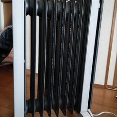【美品】昨年末購入　デロンギオイルヒーター　RHJ21F0812-GY　グレー　最大10畳まで