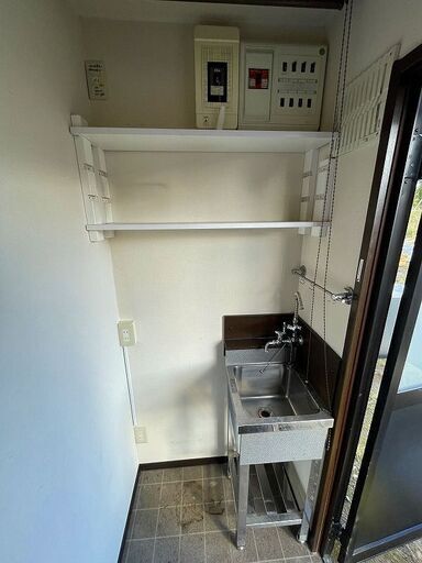 【バナナ】札幌市☆メーカー不明/プレハブ/スーパーハウス/幅5400×奥行2300×高さ2600mm/窓3つ/シンク/エアコン/ストーブ付♪ バナナ】札幌市☆メーカー不明/プレハブ/スーパーハウス/幅5400×奥行