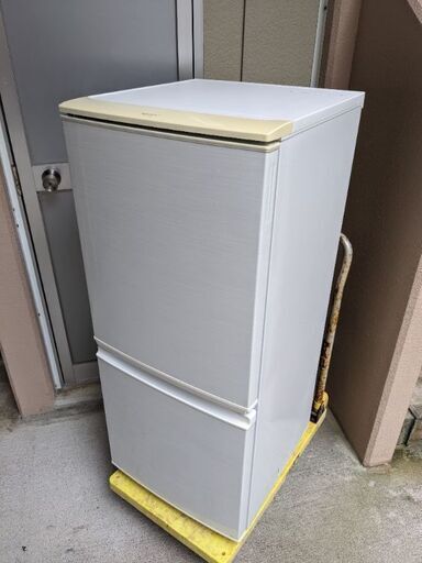 シャープ 冷蔵庫  137リッター 2013年製　【ご相談で配送可能です】