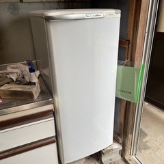 数回しか使用していない，綺麗な冷凍庫、122L.2006年、34...