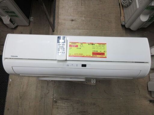 K03551　東芝　 中古エアコン　主に6畳用　冷房能力　2.2KW ／ 暖房能力2.2KW