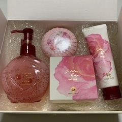 HOUSE OF ROSE ４点　化粧箱入り　ハンドクリームなど