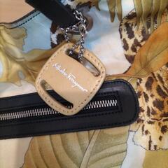 Ferragamoハンドバッグ＆長財布（animal）