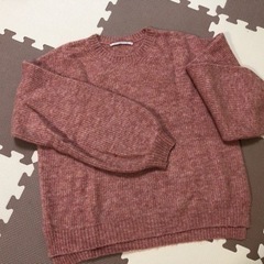 サーモンピンクのセーター