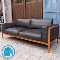 IDC大塚家具取り扱いのイタリアの最高級ブランド、エルバ(erba)の奥山清行デザイン ソーニョ3人掛けソファです。ウォールナット無垢材フレームと本革の組み合わせがモダンな印象のレザーソファ。CJ104