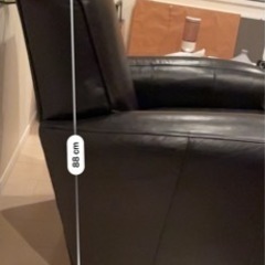 黒革1人掛けソファー　オットマン付き