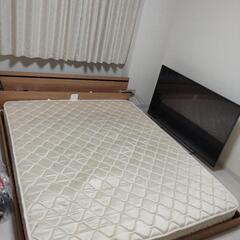 ✫✫最終値下げ✫✫。引き取り限定　クイーンサイズベッド(マットレス付き)