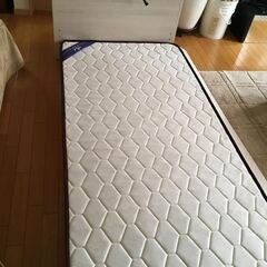ほぼ新品　シングルベッド