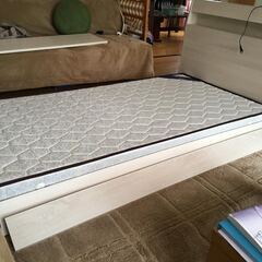 ほぼ新品　シングルベッド