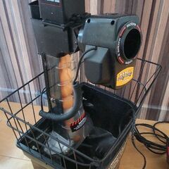 只今商談中：【動作問題？で値下】フルセット3万　折畳式卓球台と自動球出し機（ロボホン1040）有償で譲ります