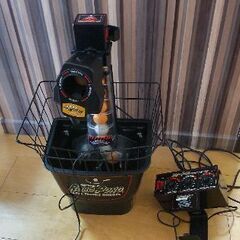 只今商談中：【動作問題？で値下】フルセット3万　折畳式卓球台と自動球出し機（ロボホン1040）有償で譲ります