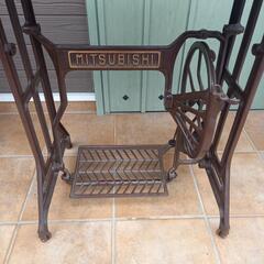 期間限定値下げ☆足踏みミシンテーブル　MITSUBISHI