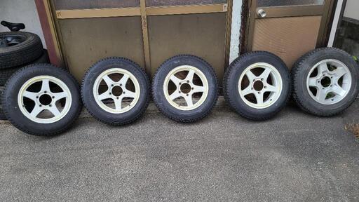 受付終了しました。 ジムニー スタッドレス ブリザックV2 バリ山とスペアトーヨー