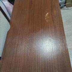 木製テーブルの作業台