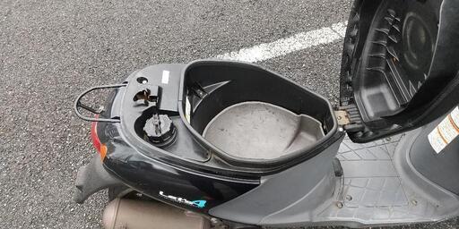 レッツ4、セル一発キック一発です、問題は白煙です、当方全く素人の為これ以上説明出来ません、書類は有ります レッツ4、セル一発キック一発です、問題は白煙です、当方全く